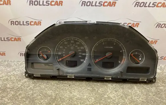Volvo V70 Speedometer (instrument cluster) 8673263 8673802 8602765