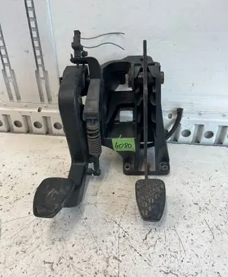 Mercedes-Benz Sprinter W901 W902 W903 W904 Pedal assembly A9012941201 A9012900719