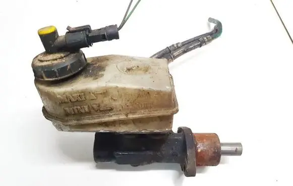 Master brake cylinder
