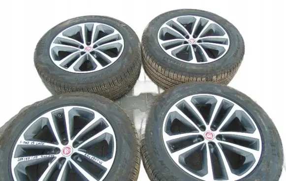 Jaguar F-Pace R19 alloy rim 