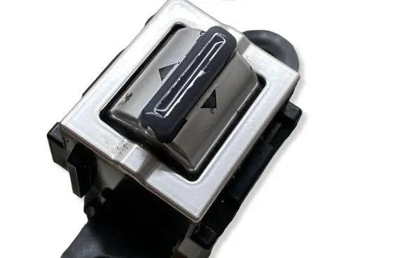 Mazda CX-3 Suspension ride height/mode switch D09V66YK0