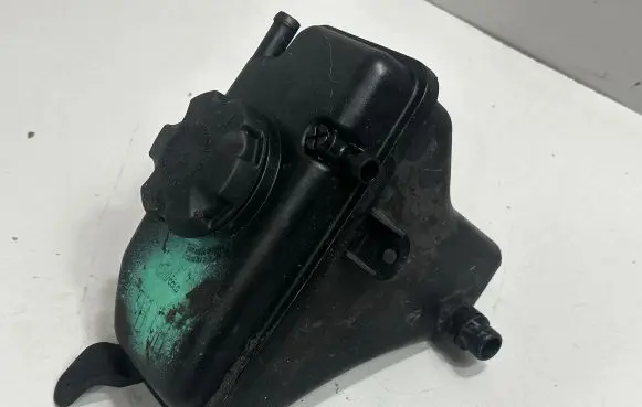 BMW M3 e92 Coolant expansion tank/reservoir 2283500