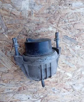BMW 1 E81 E87 Engine mount bracket 13981112 139811