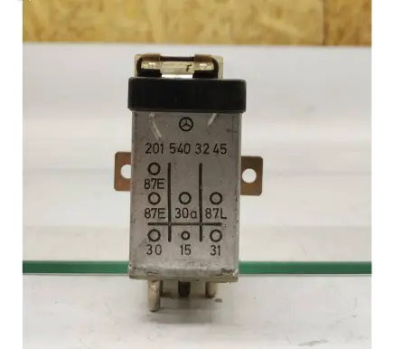 Mercedes-Benz E W124 Other relay 2015403245 A2015403245