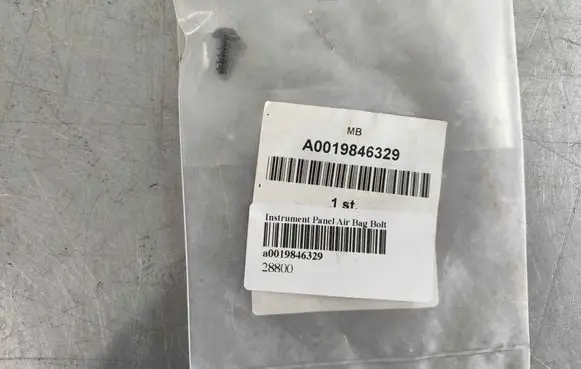 Mercedes-Benz CLA C117 X117 W117 Nuts/bolts A0019846329