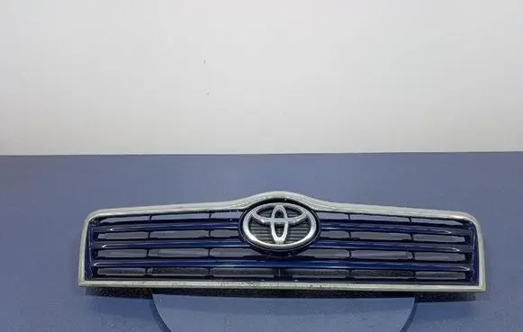 Toyota Avensis Verso Front grill 75312-05010