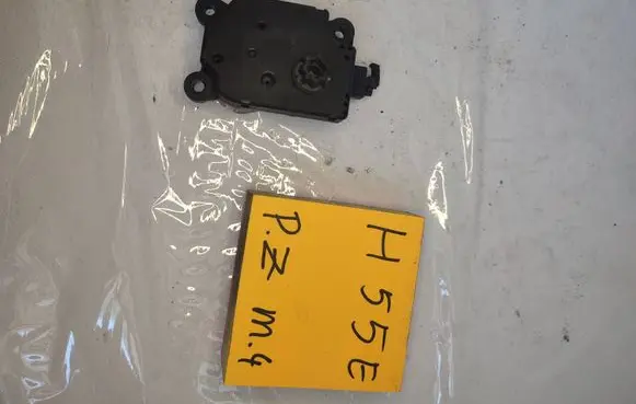 Ford Focus Air flap motor/actuator 4PUH19E616AB