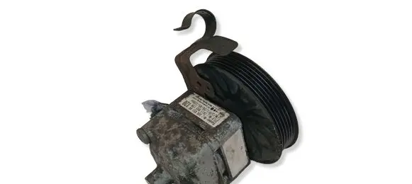 Volvo XC90 Power steering pump 30665100