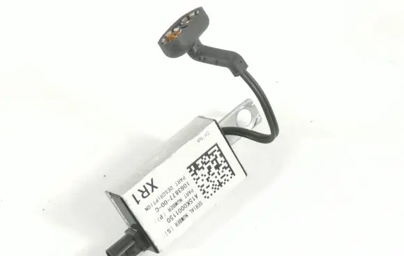 Tesla Model X Aerial antenna amplifier 1063877-00-C
