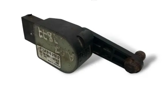 Headlight/headlamp level sensor