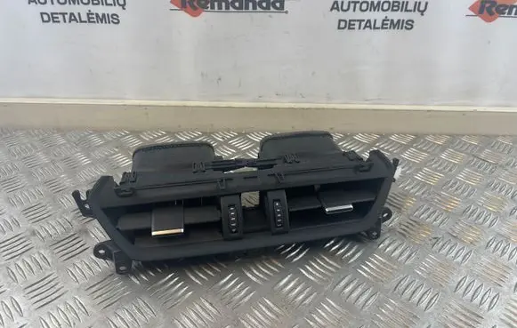 Toyota RAV 4 (XA50) Dash center air vent grill 4556532191 4556532190