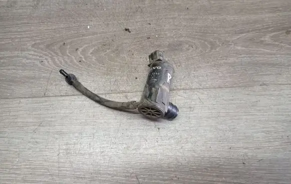 Volvo V70 Windscreen/windshield washer pump 9169611