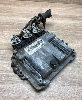 Mazda 3 I Engine control unit/module ECU 5M6112A650BA 0281012530