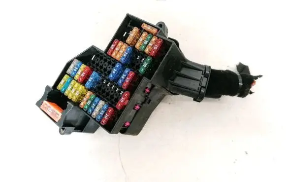 Volkswagen Touareg I Fuse box set 7L0941828 7L0941824