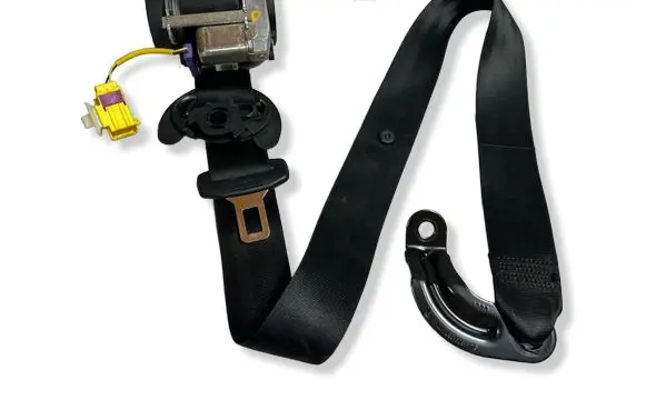 Volkswagen Golf Plus Front seatbelt 008R000