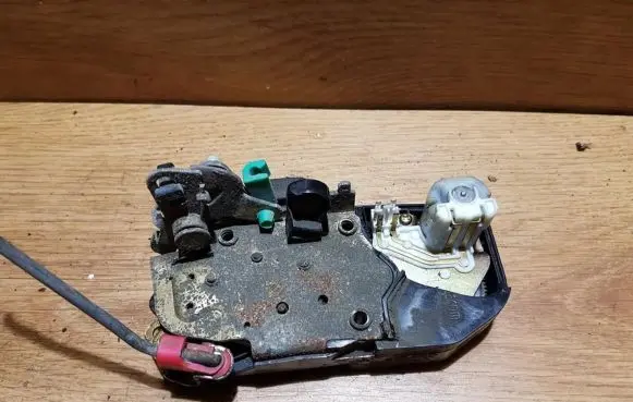 Chrysler Concorde Rear door lock