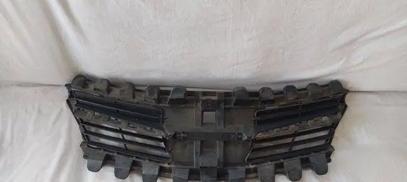 Toyota Verso Front bumper upper radiator grill 531110F060
