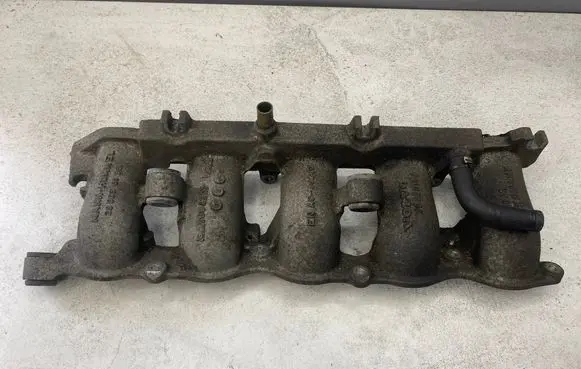 Volvo V50 Intake manifold 30650184