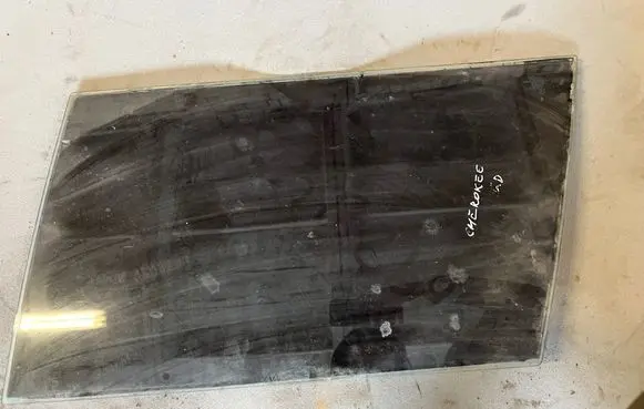 Jeep Cherokee XJ Rear side window 