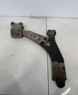 Ford Focus C-MAX Front lower control arm/wishbone