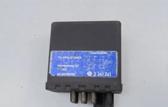 BMW 3 E30 Other relay 2241241