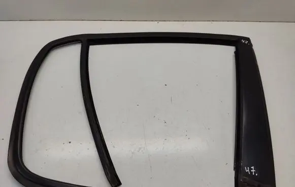 BMW 7 E32 Rear door window/glass frame 