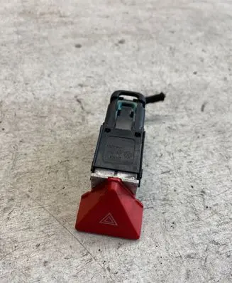 Volkswagen Touran I Hazard light switch