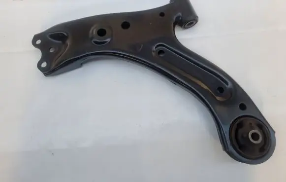 Toyota Avensis T250 Rear control arm 2Y09A