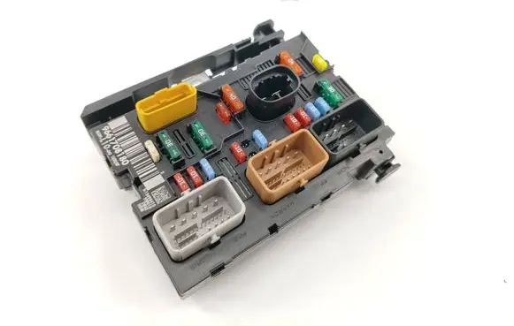 Peugeot 207 Fuse module 9661708180