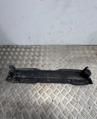 Radiator mount bracket