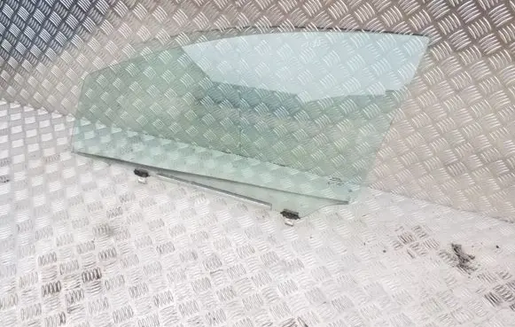 Toyota Avensis T270 Front door window glass four-door 43R001605