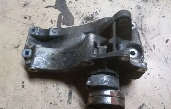 Volkswagen Polo III 6N 6N2 6NF Generator/alternator bracket 030145169H