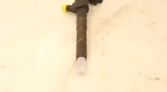 Opel Insignia A Fuel injector 0445110327