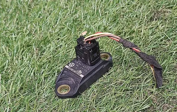 Volkswagen Touareg I Yaw turn rate sensor 7L6907651A