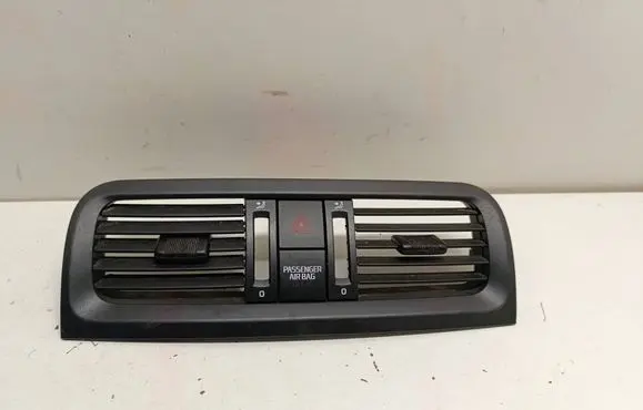 Skoda Fabia Mk2 (5J) Dash center air vent grill 5J0820957
