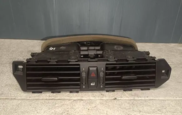 BMW 5 E60 E61 Dash center air vent grill 6910734