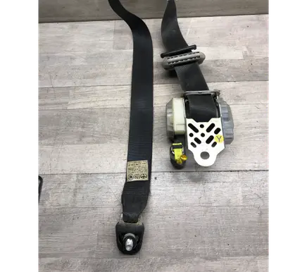 Toyota Previa (XR30, XR40) II Front seatbelt 7M1800P 007158