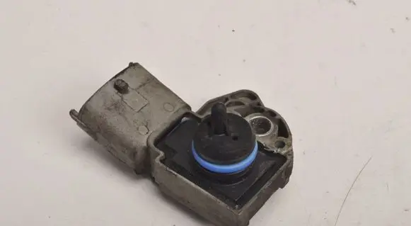 Volvo V70 Fuel pressure sensor 30756097