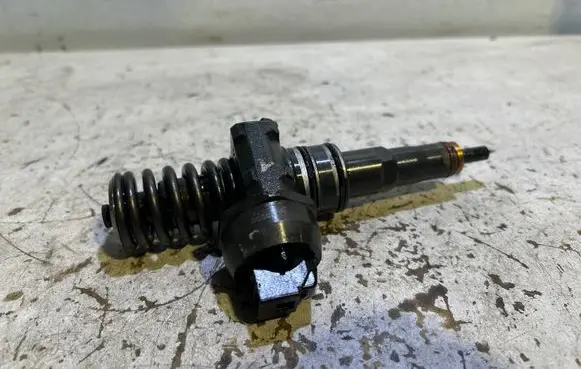 Fuel injector