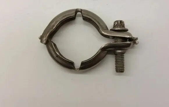 Volkswagen PASSAT B8 Muffler pipe connector clamp 04L253725D