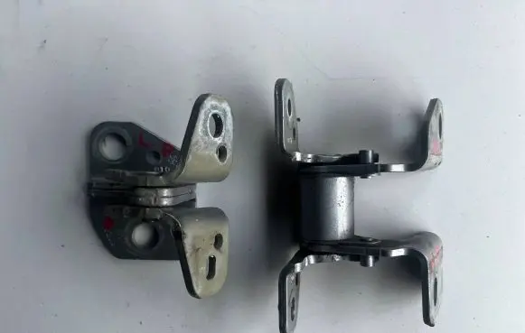 Chrysler Pacifica Front door hinge set 