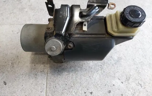 Renault Laguna III Power steering pump 115339