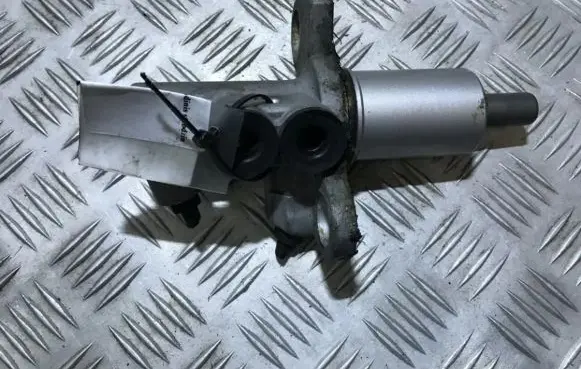 Master brake cylinder