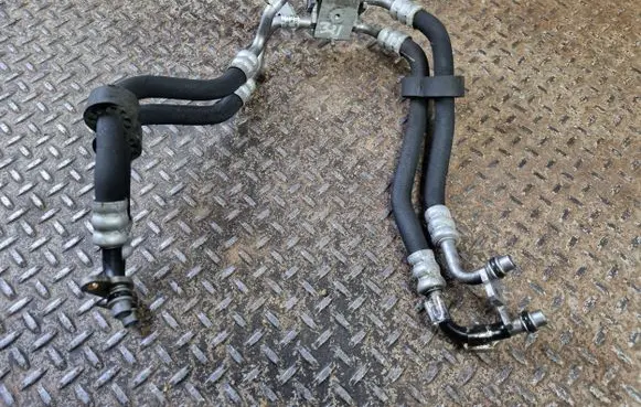 Volkswagen Tiguan Allspace Gearbox oil cooler pipe/hose 5QF317820A 5QF317801C