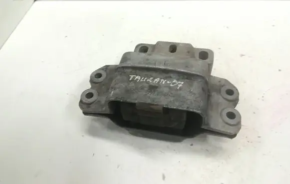 Volkswagen Touran I Engine mount bracket