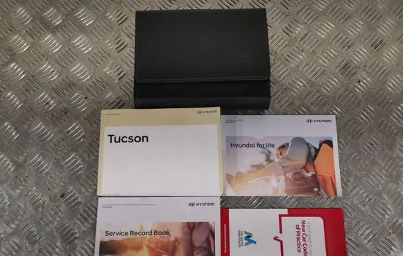 Hyundai Tucson TL Owners service history hand book SERVISOKNYGATUCSON