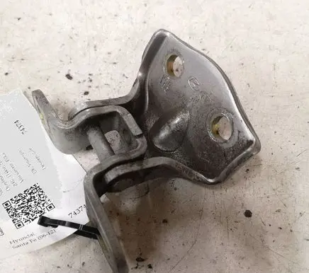 Hyundai Santa Fe Rear door upper hinge