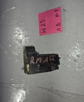 Renault Megane II Rear door lock 6544569