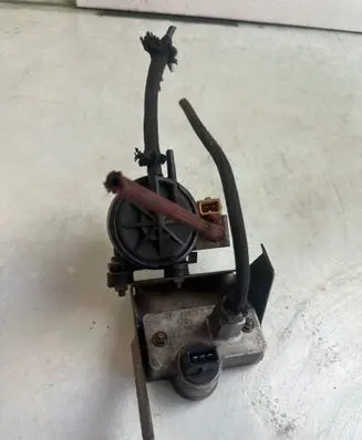 Audi 80 90 S2 B4 Air pressure sensor 0281002018