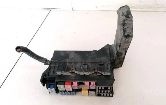 Nissan X-Trail T30 Fuse box set 71543266 24382AU010
